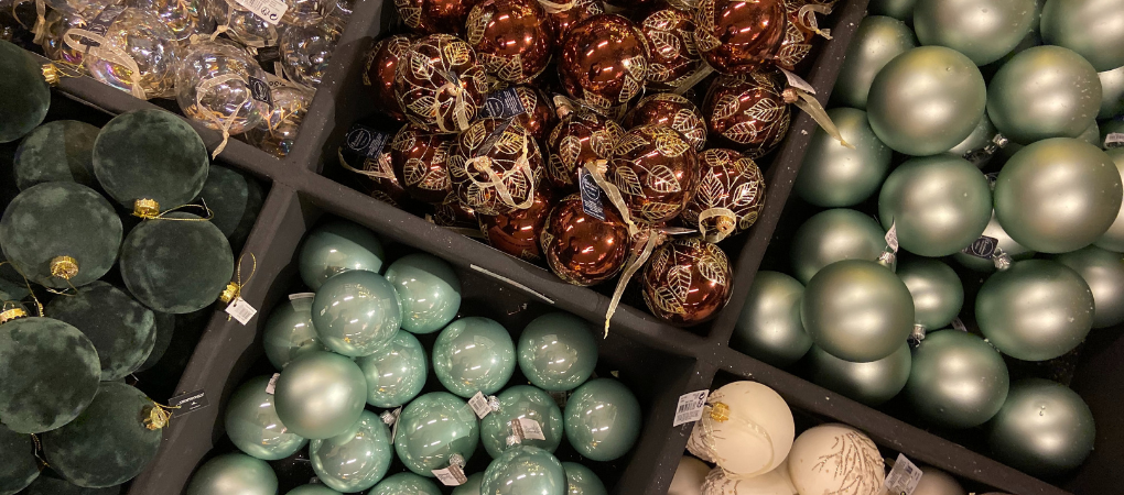 Kerstballen in verschillende kleuren | Tuincentrum De Boet